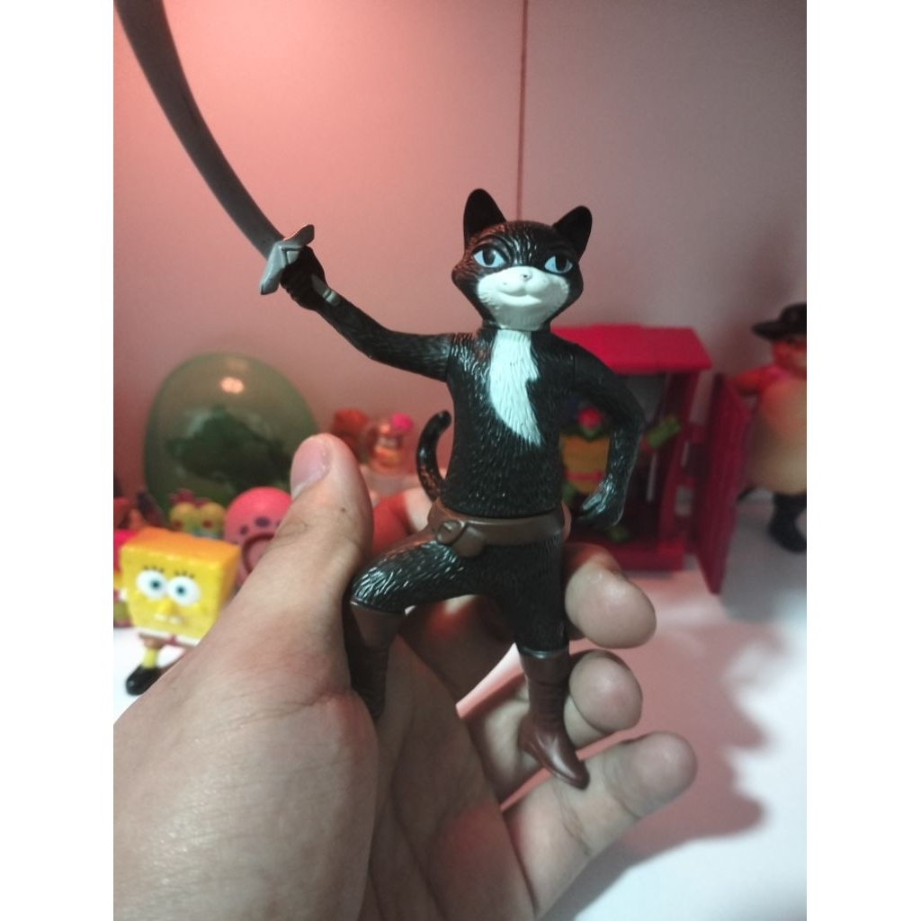 happy-meal-puss-in-boots-kitty-softpaws-2011-mcdonald-s-shopee