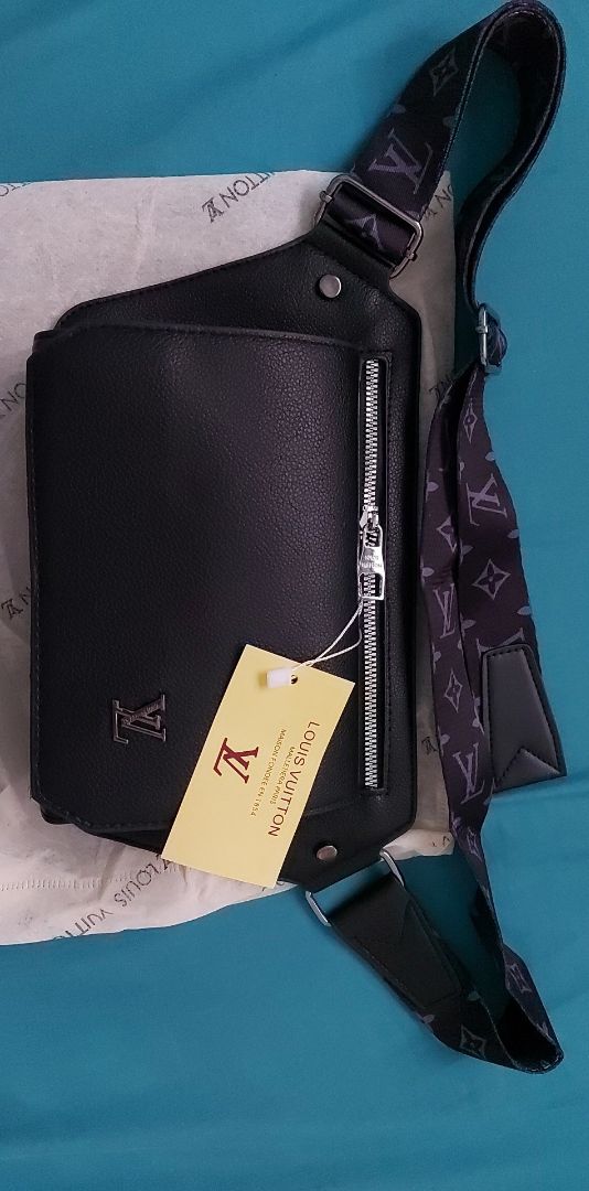 Onhand Authentic Louis Vuitton Lv Ambler Graphite Mens Belt Bum Crossbody  Bag Like new Beltbag Complete, Luxury, Bags & Wallets on Carousell