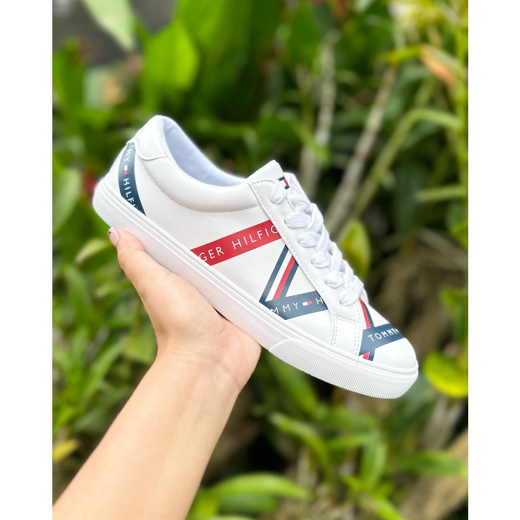 Tommy hilfiger hot sale walking shoes