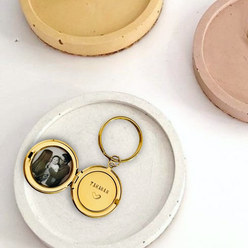 Mainecrafts Secret Locket Message Keychain - WATERPROOF PHOTO! | Shopee ...