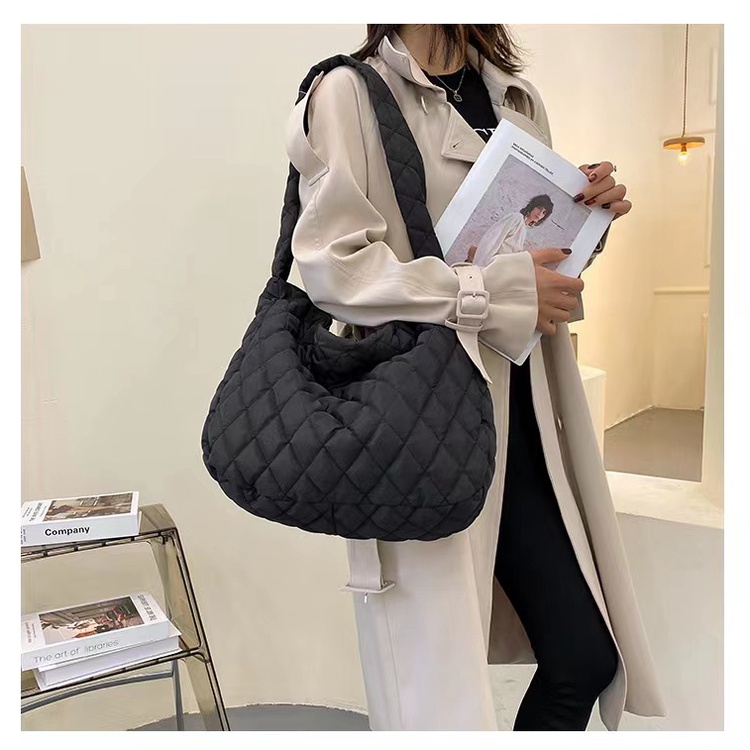 Cloud Bag Retro Lattice Cloud Shoulder Female Handbag Fashion Simple ...