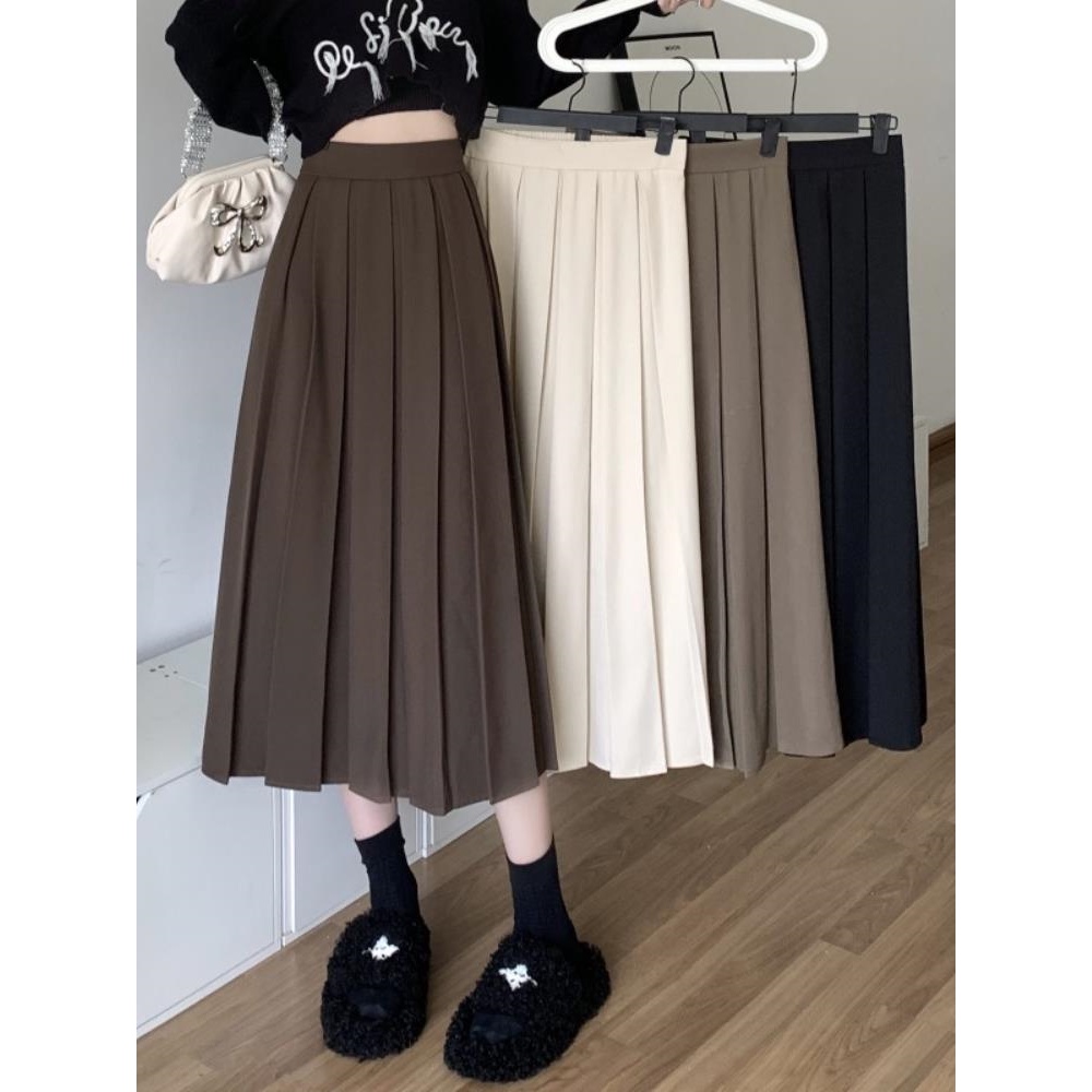 Mid length pleated skirts go up sales