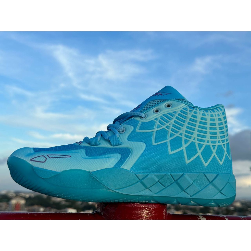 sandy basketball shoes