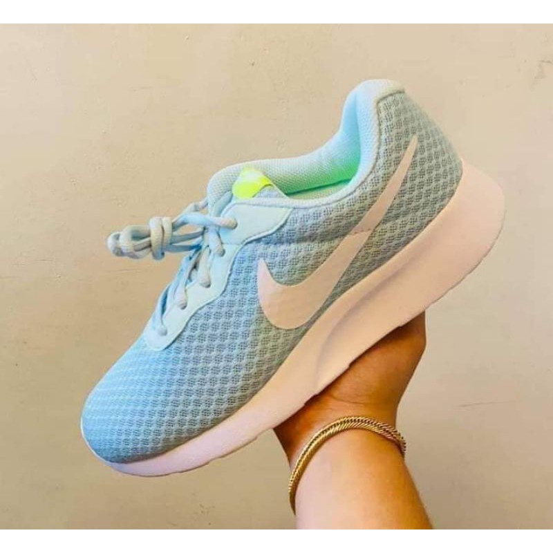 Nike tanjun store light blue