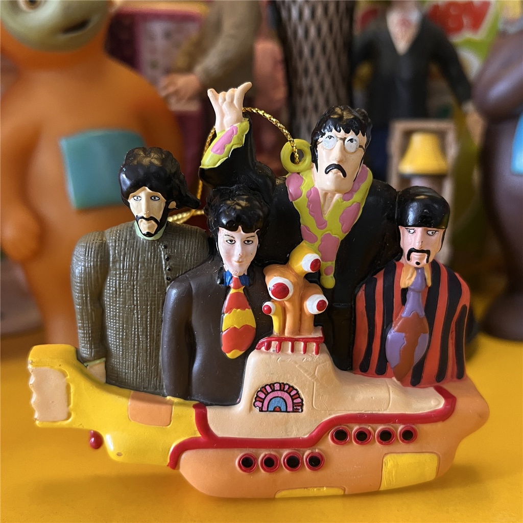 nt5Y 10*10cm cartoon the Beetle yellow submarine PVC toy famous John ...