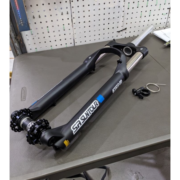 Suntour xcr deals thru axle