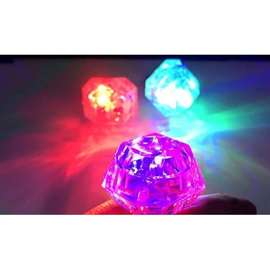 Flashing LED Light Up Huge Diamond Shape Ring Glow In The Dark Flash ...