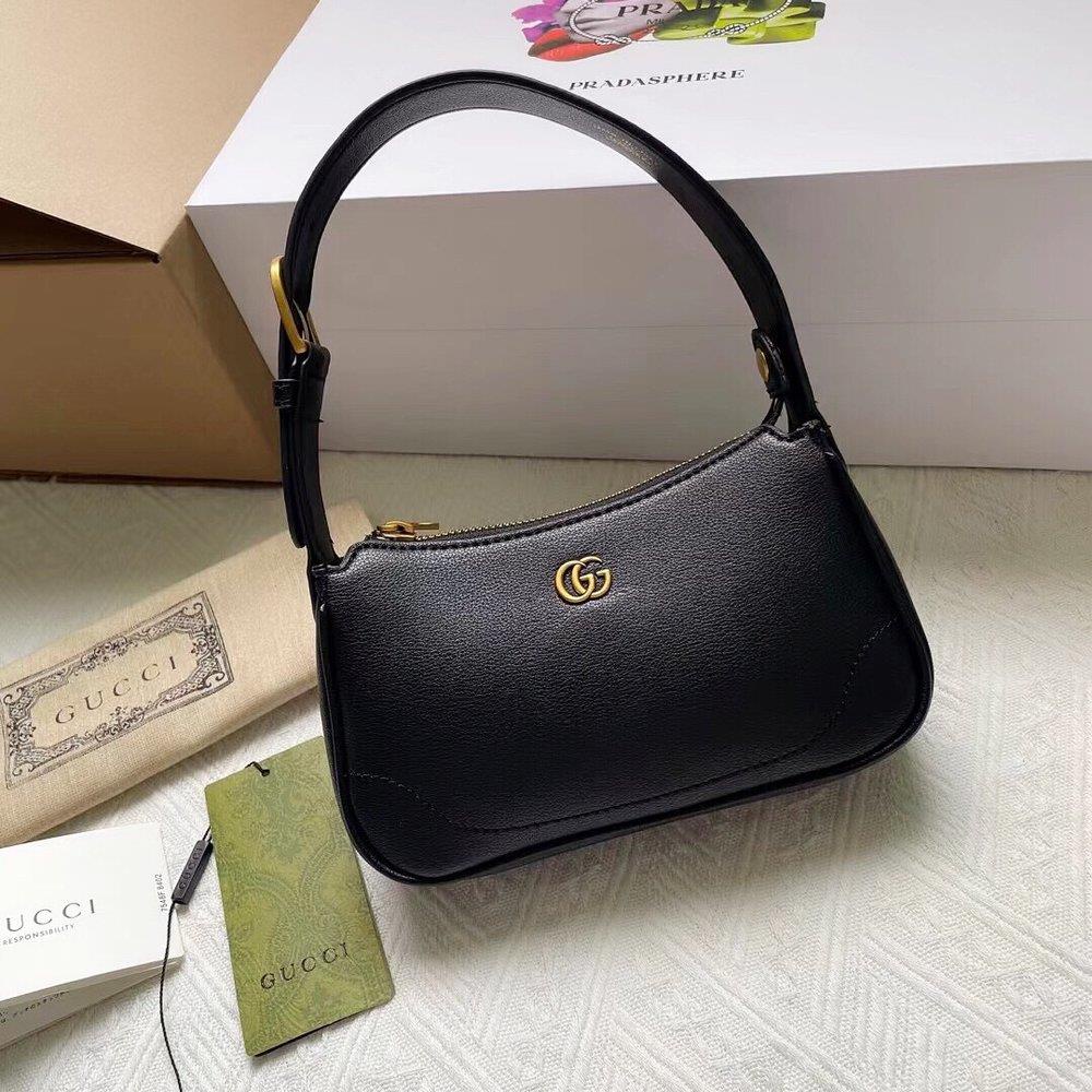 Gucci crescent underarm baguette vintage shoulder hobo elegant