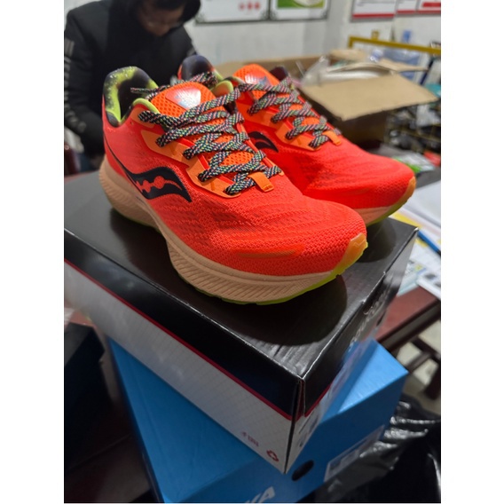 Saucony triumph orange online