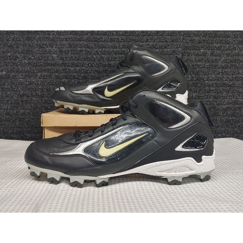 Silver on sale baseball cleats