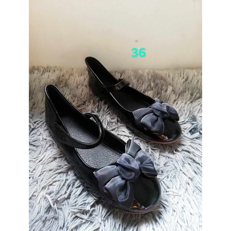 Flat shoes with a bow best sale