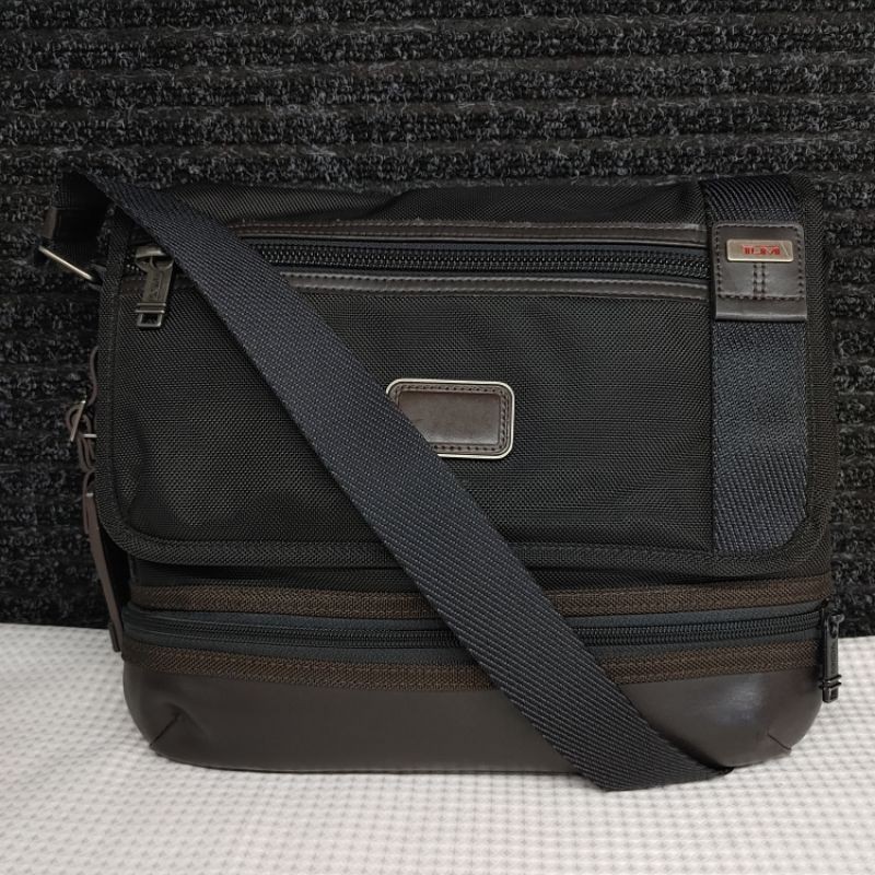 Tumi alpha bravo outlet beale crossbody