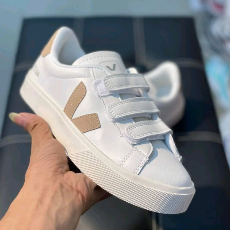 Veja Shoes With Free Socks High Quality Eqpt Manufactured Not Class A
