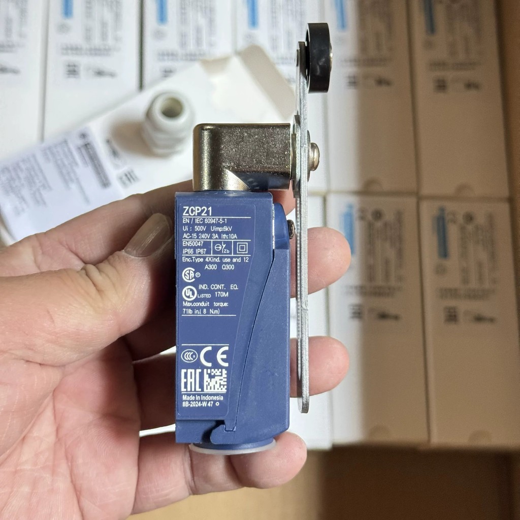 Limit switches XCKP2145P16 (G11) ZCP21 adjustable swing arm high ...
