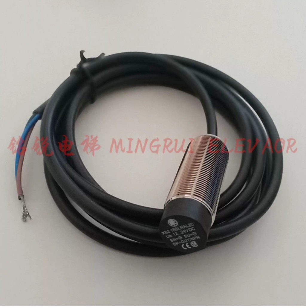 Handrail with sensor main unit speed measurement switch, escalator step ...
