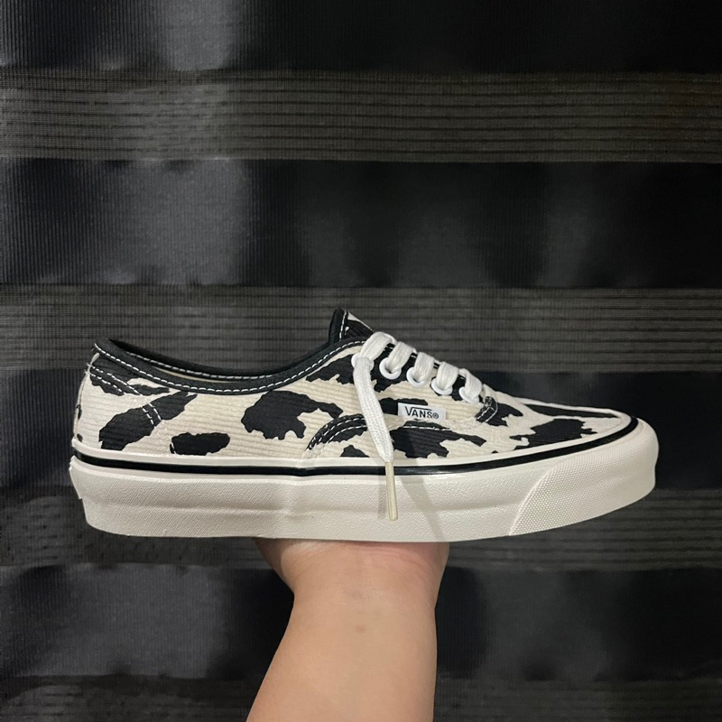 Vans cow hot sale authentic