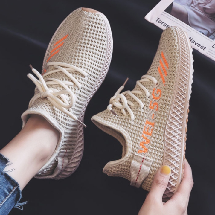 Kanye west 2024 sneakers womens