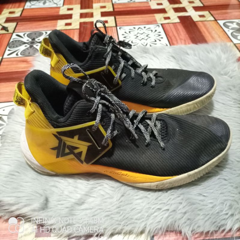 Second hand basketball outlet shoes for sale