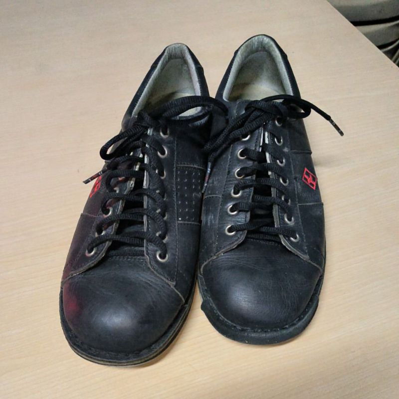 preloved nxt black bowling shoes right hand size 8.5 male barely used