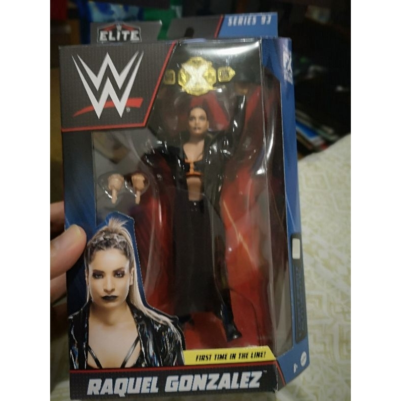 Action Figure WWE Elite Collection Serie #93 - Raquel Gonzalez, Con Tecnologia TrueFX E 25 Punti Di Articolazione - 6