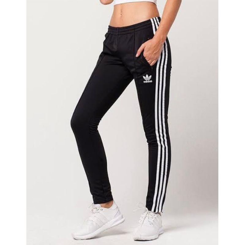 Картинки спортивных штанов. Штаны адидас Pants женские. Adidas Sportswear 3 Stripe Core Jogger in Black. Адидас штаны женские Abib. Спортивные штаны женские модные адидас.