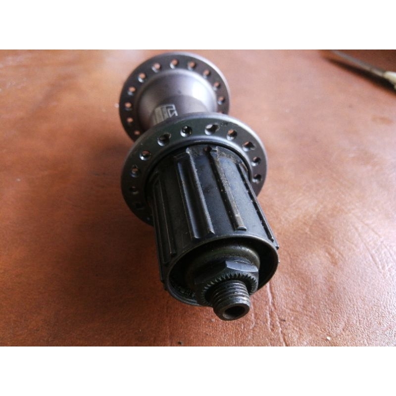 Moyeux Shimano Deore LX FH-M550 36 Trous Argent - NOS Avec Brochettes