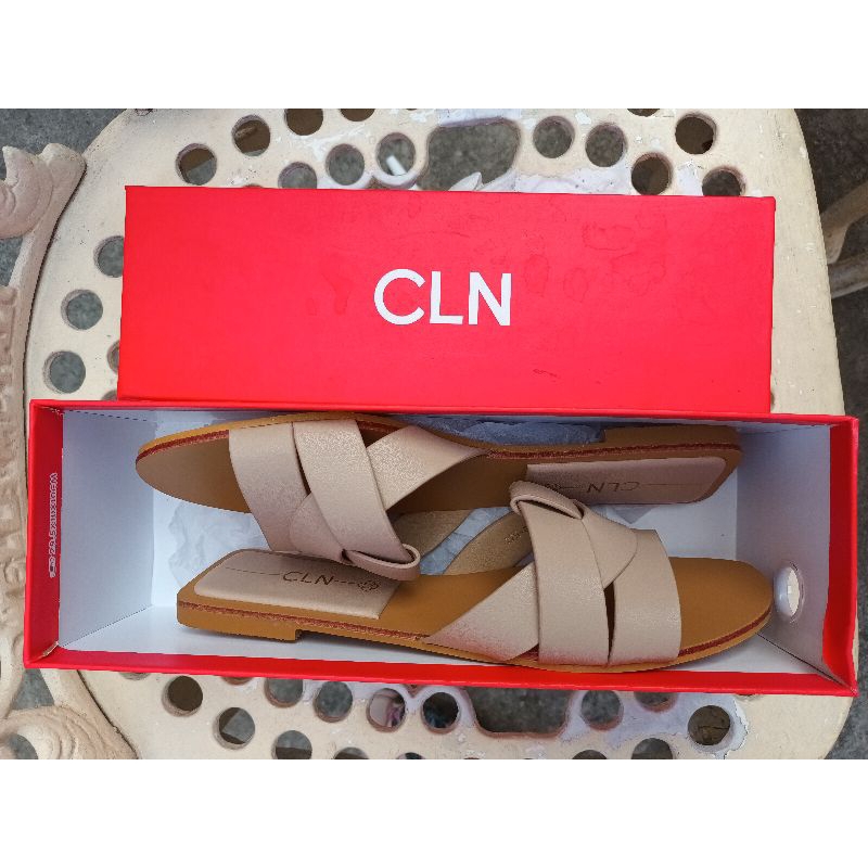 BRAND NEW CLN FLATS PLUS FREE SALT WATER SANDALS.