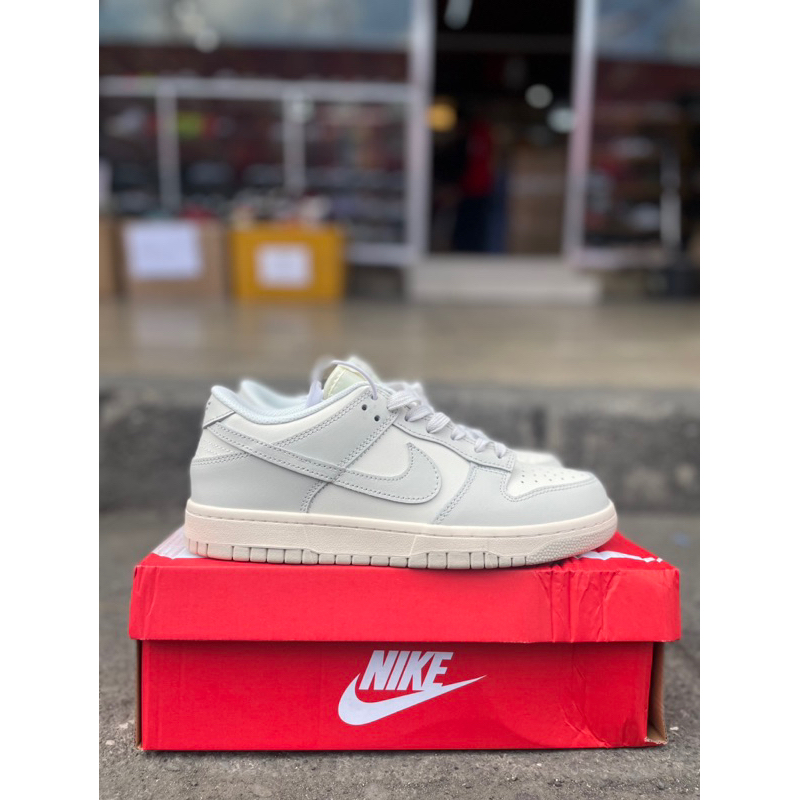 dunk low light bone