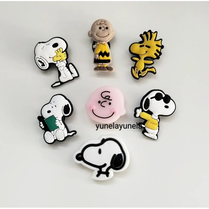 Crocs Peanuts Snoopy transcend Jibbitz