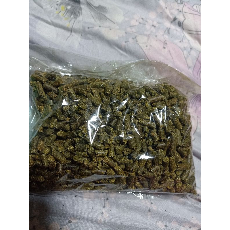 Alfalfa whole pellet (rabbits,guinea pigs, and other pellet eating pets