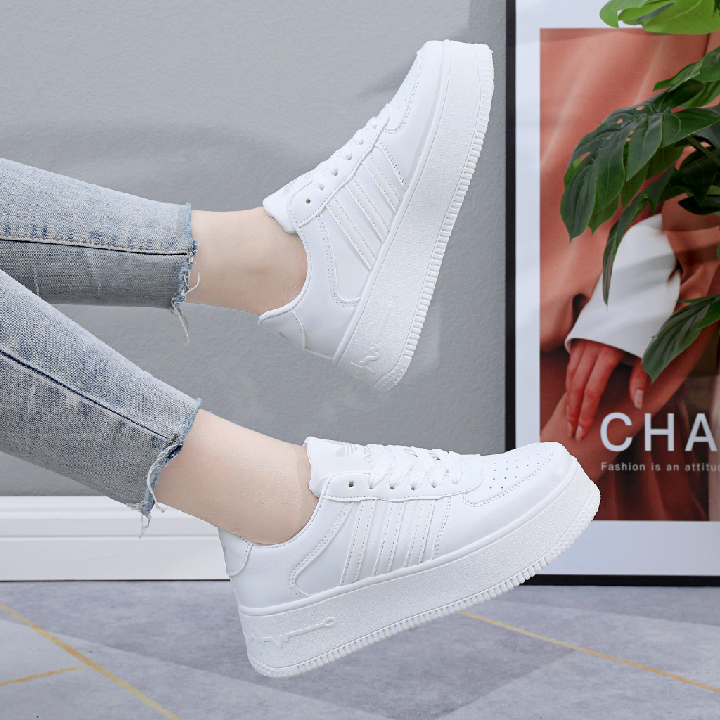 Adidas Fashion Sneakers Rubber Shoes Low Cut Shoes For Women Shopee Philippines