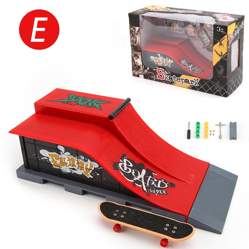 Mini Fingerboard Set Children Finger Skateboards Park Toy Plastic