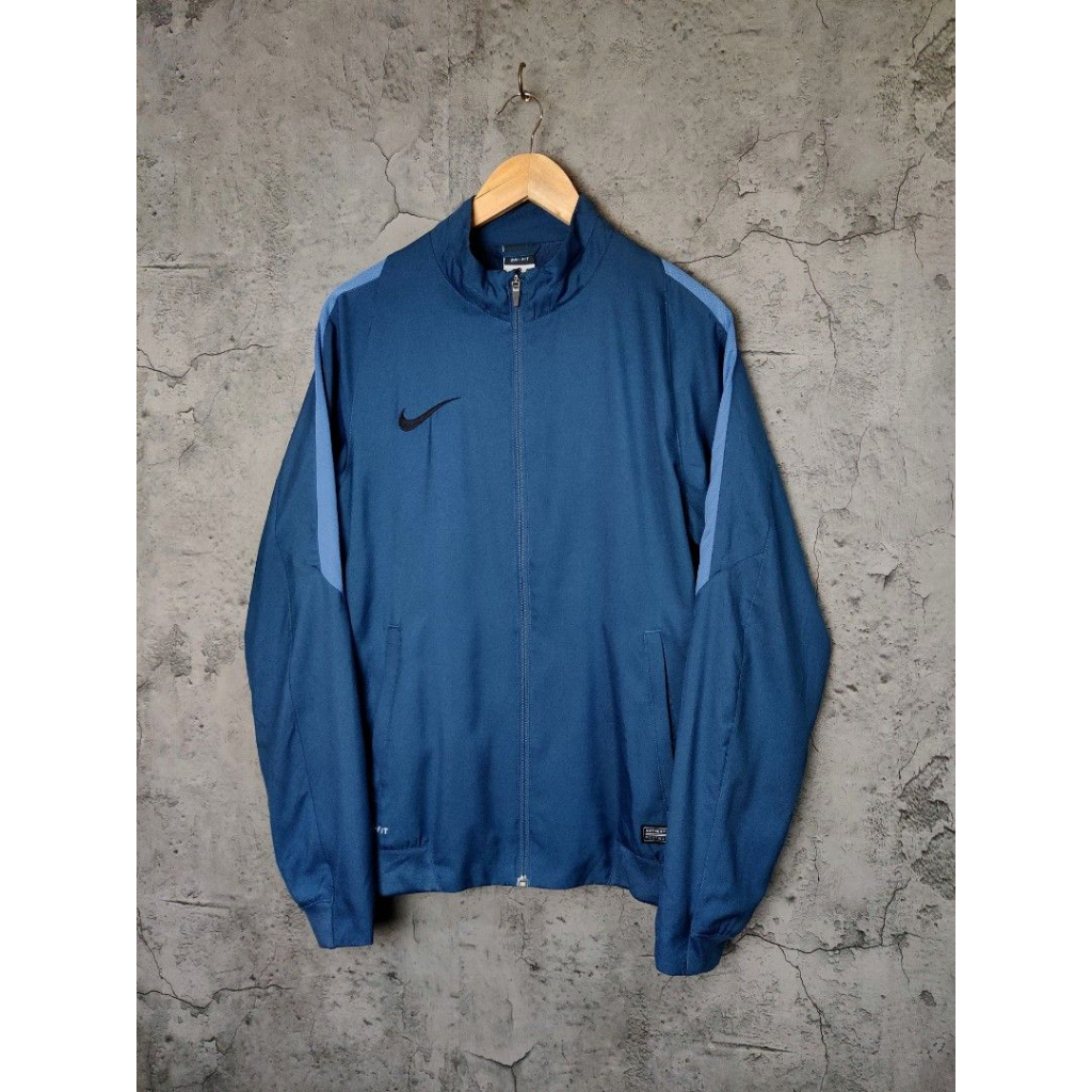 Nike hoodless outlet windbreaker