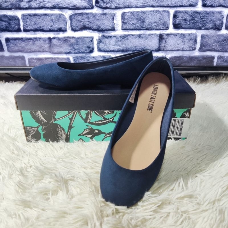 Green best sale flats payless