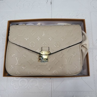 40780 Pochette Metis (with box))