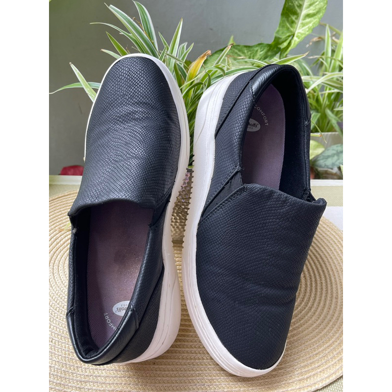 Dr. Scholl s US Original Black Preowned Good as New 9 10 Size 9 US Slip On Sneakers Shopee Philippines