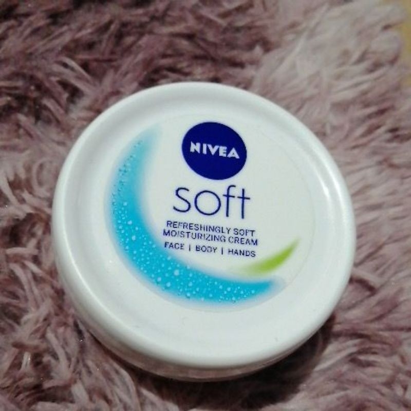 Nivea soft moisturizing cream with jojoba oil & Vitamin E face body and