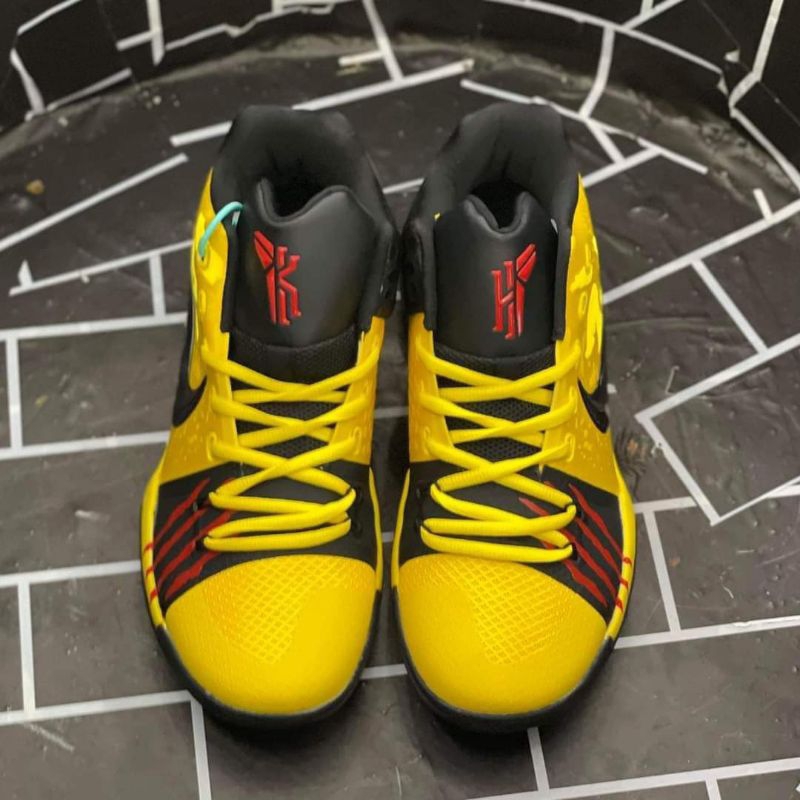 Mens yellow hot sale basketball shoes