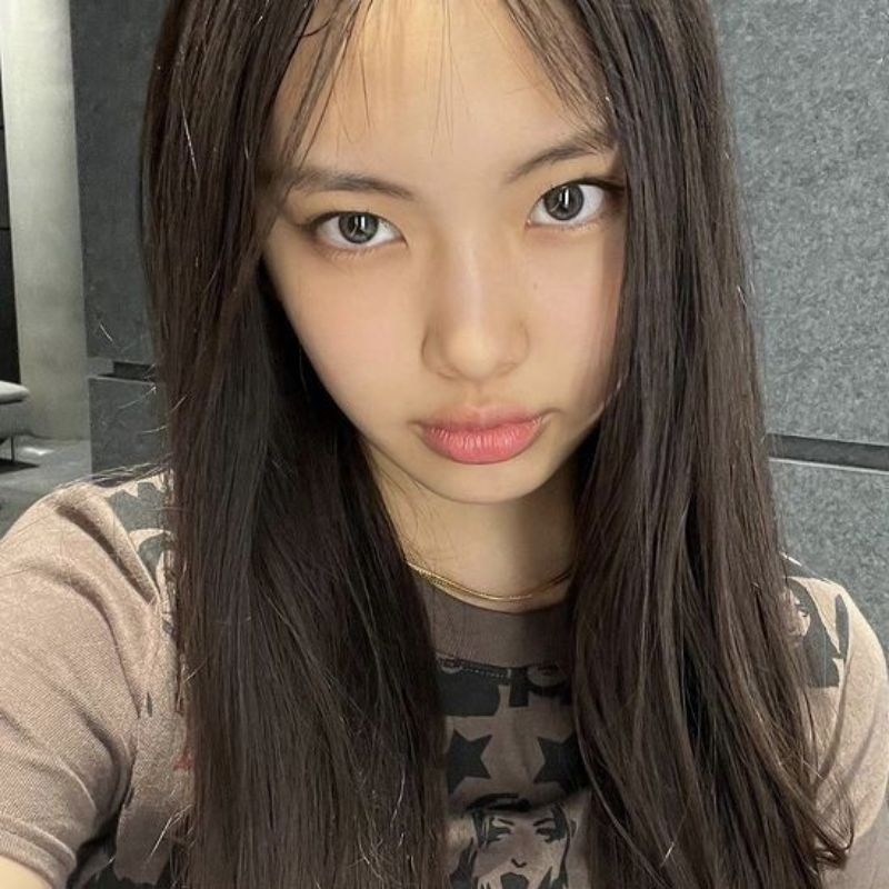 heartsyanye Kpop Box ( Random Kpop idols collection ) Shopee