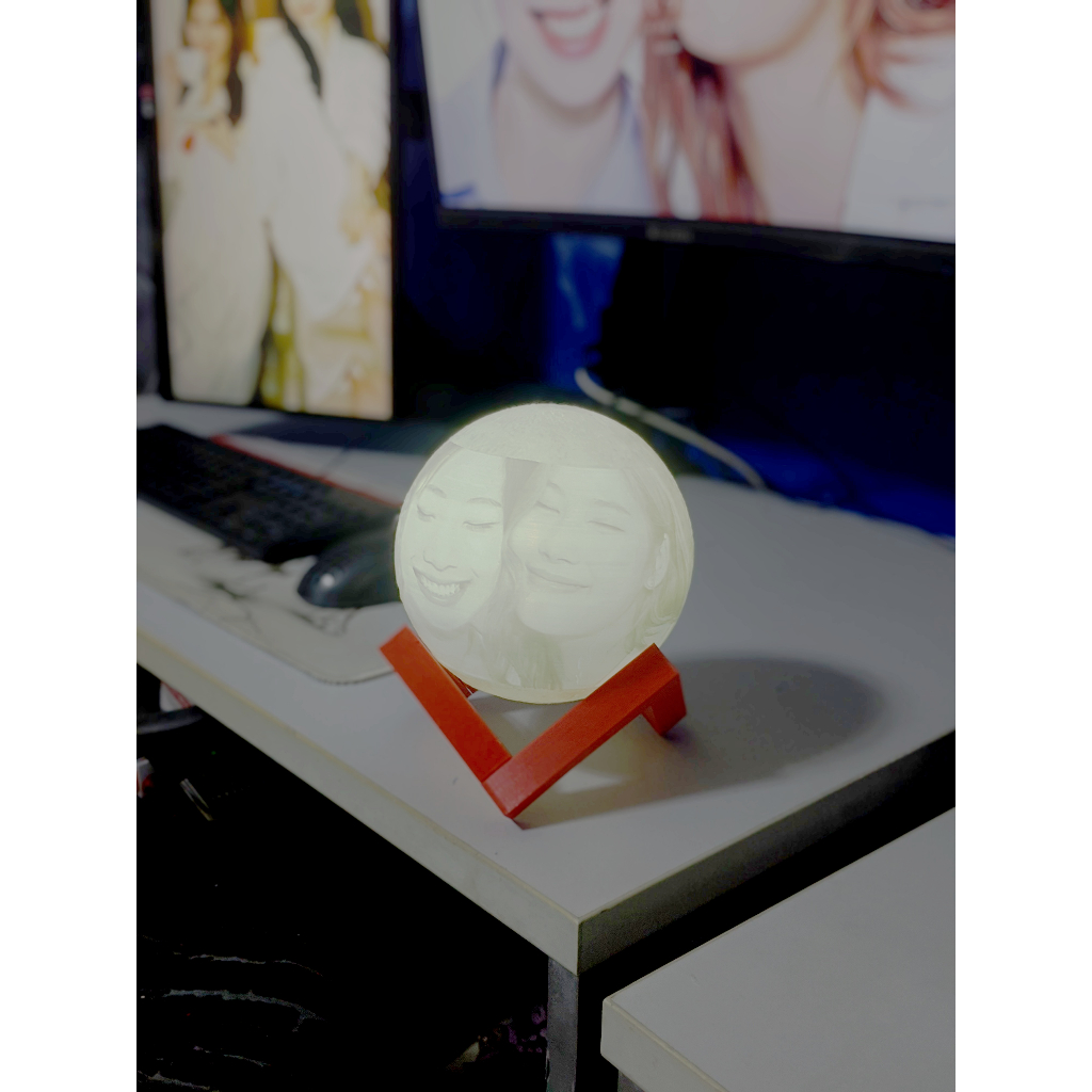 Moonlamp™ | Garden Lamp in the Shape of a Moon