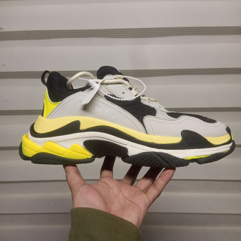 balenciaga triple s v2 white