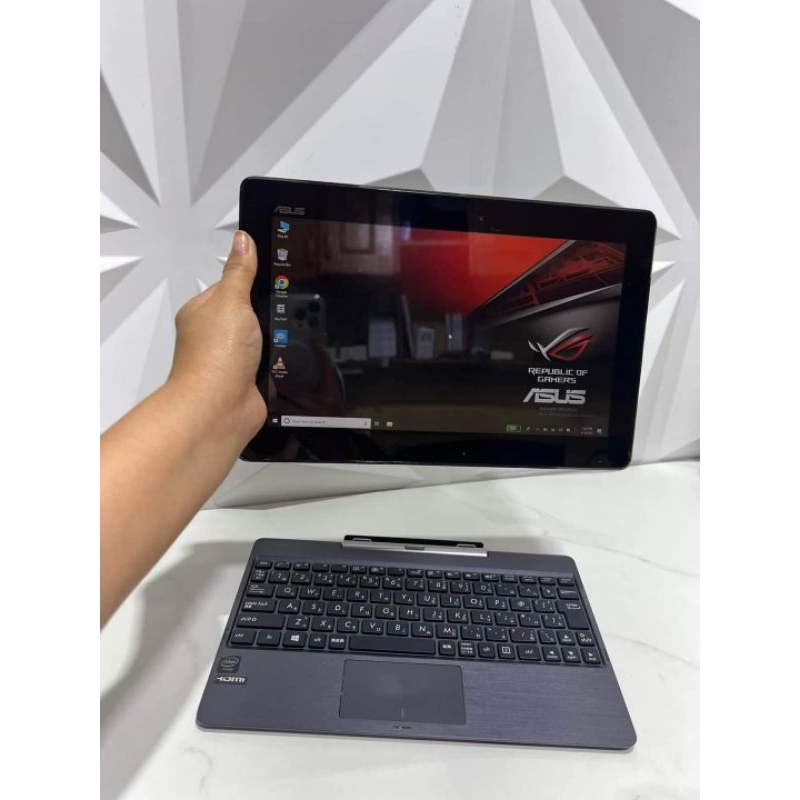 AFFORDABLE 2IN1 LAPTOP EASY TO CARRY LIGHTWEIGHT TABLET AT THE