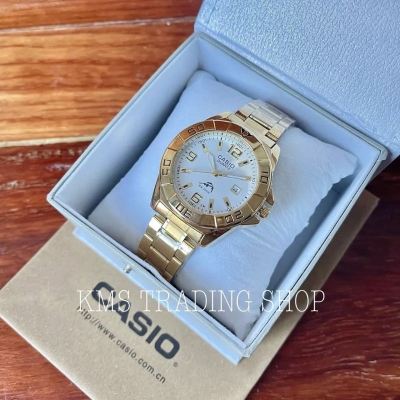 Casio watch for men with date and free box and battery operated