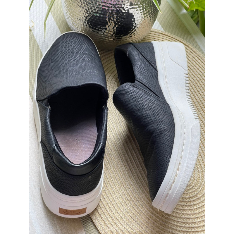 Dr. Scholl s US Original Black Preowned Good as New 9 10 Size 9 US Slip On Sneakers Shopee Philippines