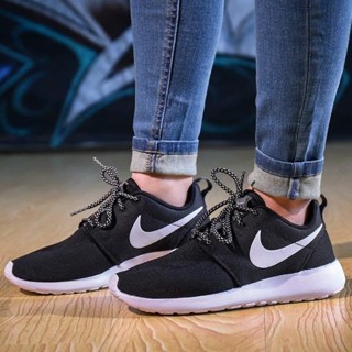 Wmns nike hot sale roshe one