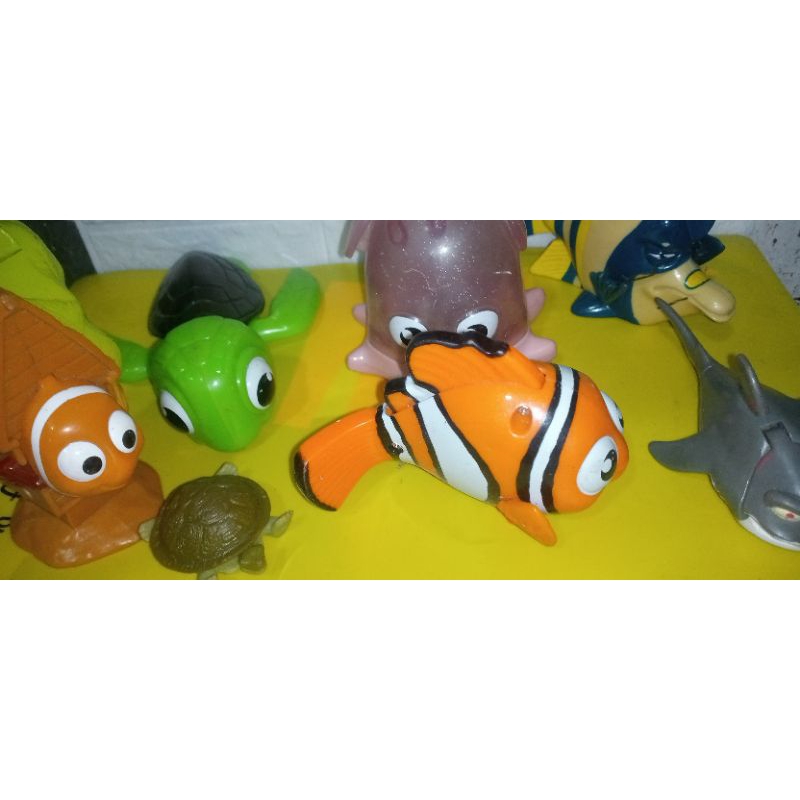 finding nemo meal toys(second hand) | Shopee Philippines