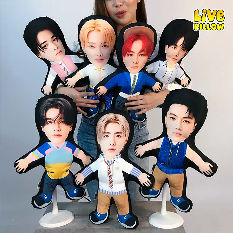 LIVEPILLOW Enhy pen Merch Mini Me Human Doll Caricature 43x29 cm ...