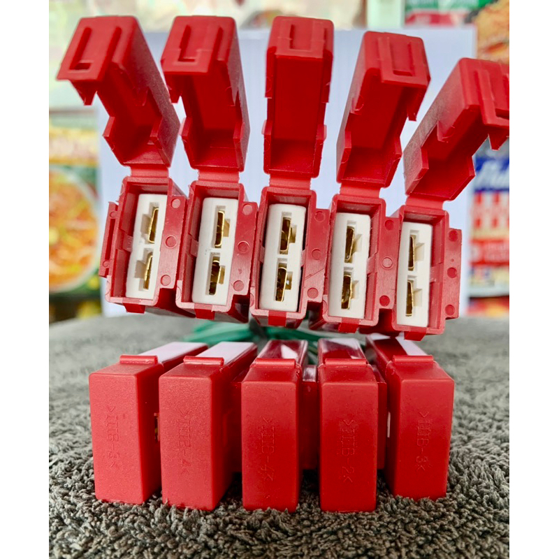 Fuse Holder Ceramic with cover Flat Fuse box Blade Fuse Slot for Cars