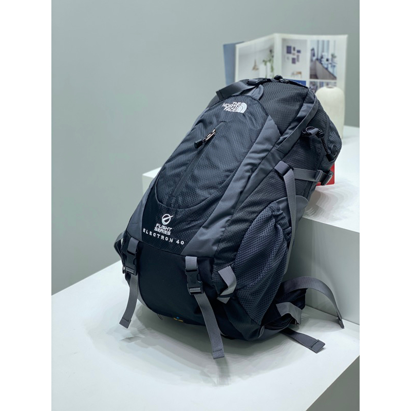 9018 The North Face Mountain HiKing Travel/Outdoor Backpack With Steel