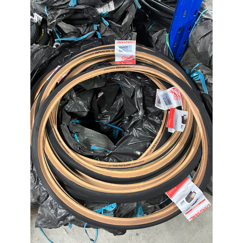 700 x 38c tires in inches